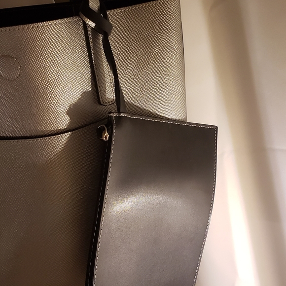 Silver tote bag w/ attached coin purse - Picture 3 of 5